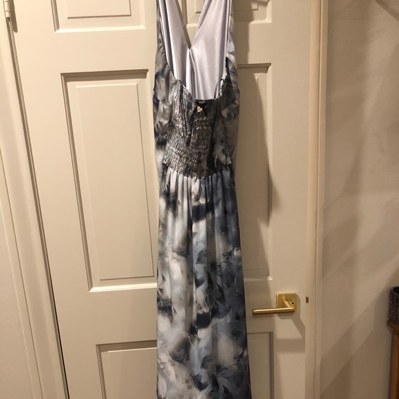 Cloudy silk gown only worn once! ☁️ - Picture 6 of 8